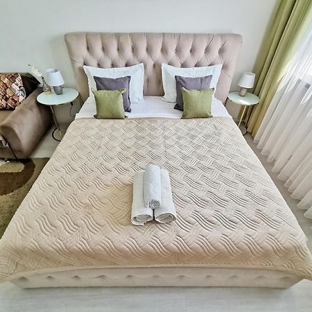 Appartments " Zhetysu-4" อัลมาตี ภายนอก รูปภาพ