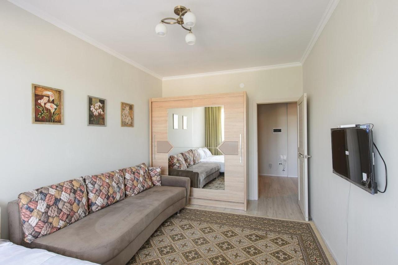 Appartments " Zhetysu-4" อัลมาตี ภายนอก รูปภาพ