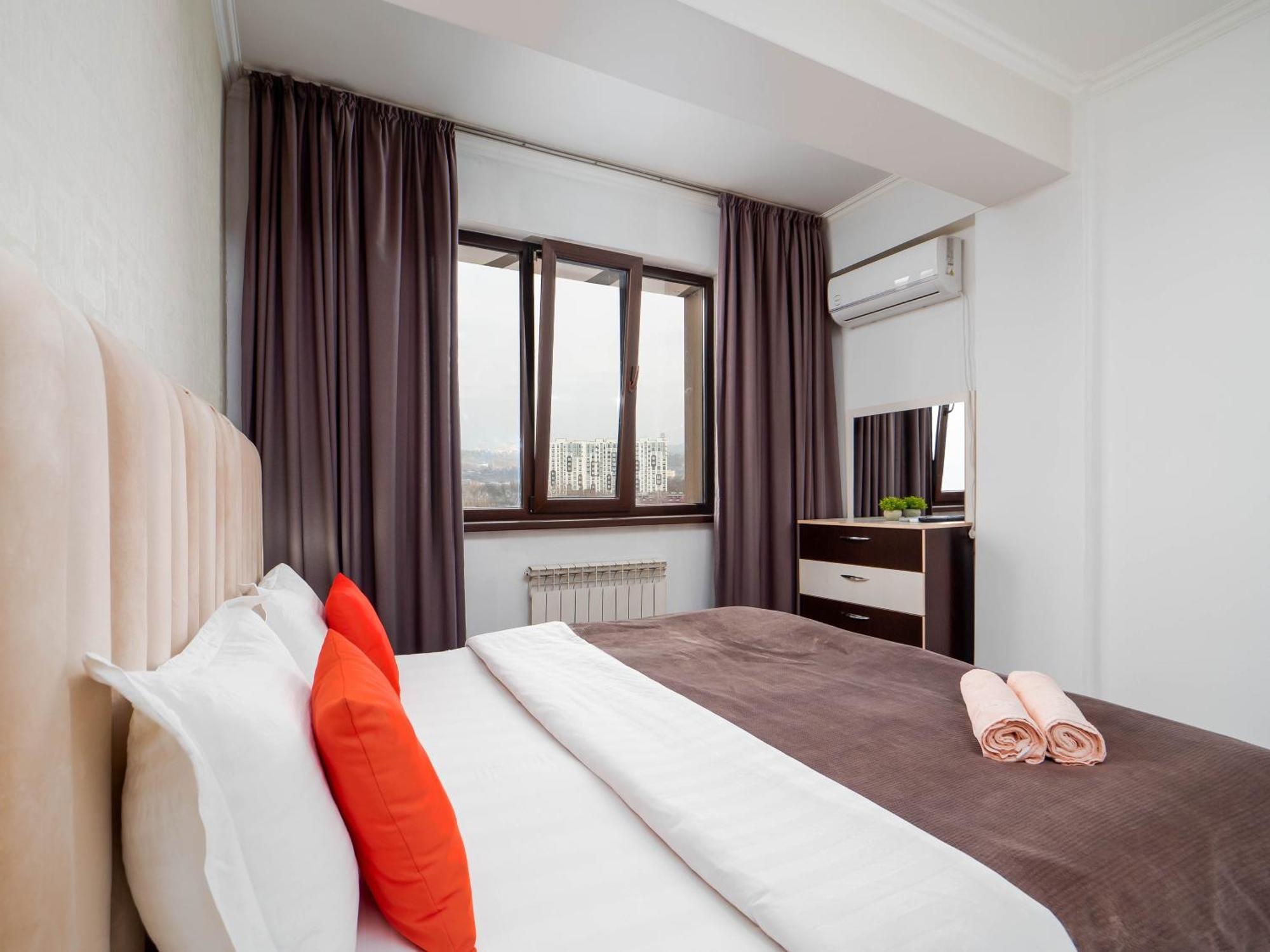 Appartments " Zhetysu-4" อัลมาตี ภายนอก รูปภาพ